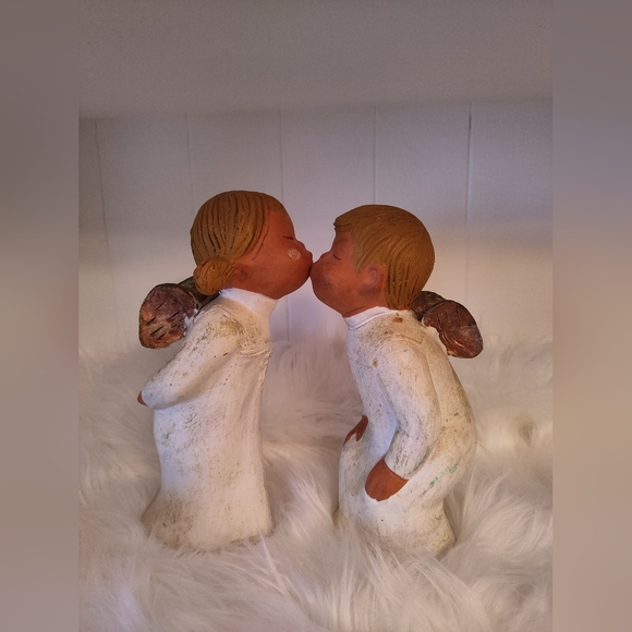 Vintage Hand Made Pottery Christmas Kissing Angels by Jullar of Spain - Picture 1 of 5
